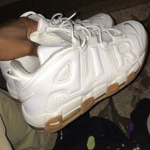 NIKE UPTEMPO